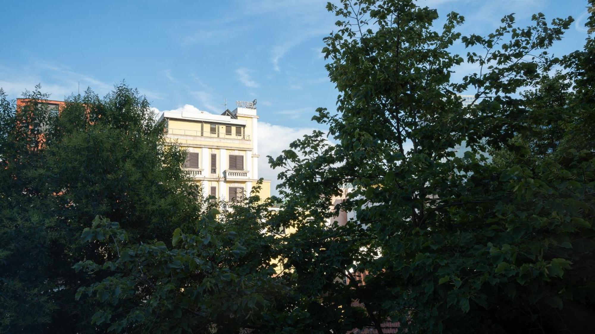 Circle Tirana City Center Ngoại thất bức ảnh